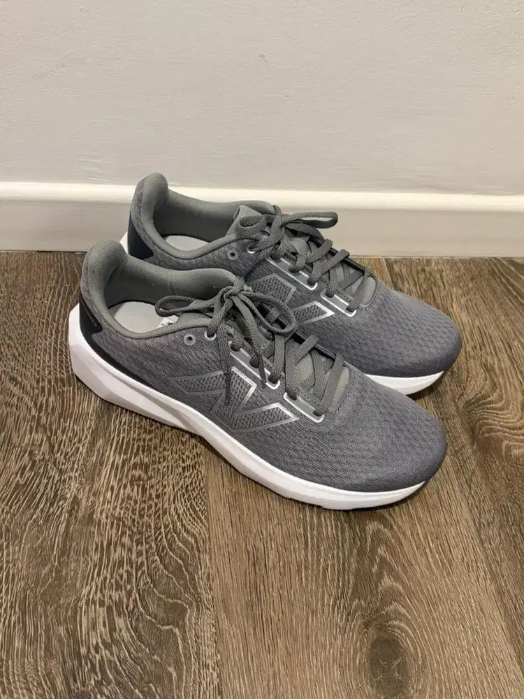 NEW BALANCE SHOES NEW! masih cakep banget
