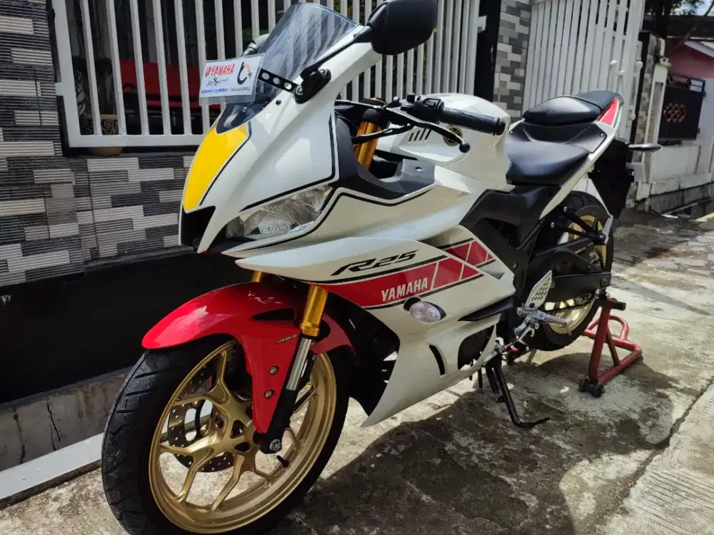 Yamaha R25 2023