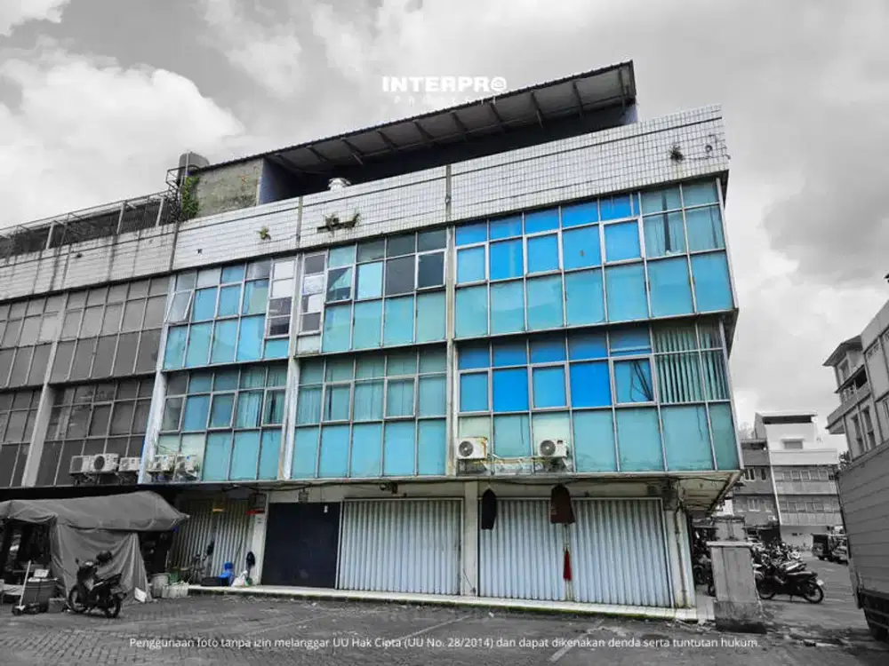 Ruko Hook 3,5 Lantai Ukuran Besar Dijual Intercon Kebon Jeruk Banyak Parkiran - Luas 107m2