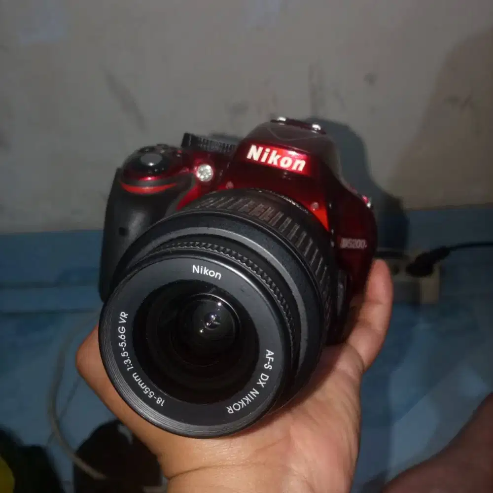 Kamera DSLR Nikon D5200 Merah + Lensa Kit 18-55mm Second
