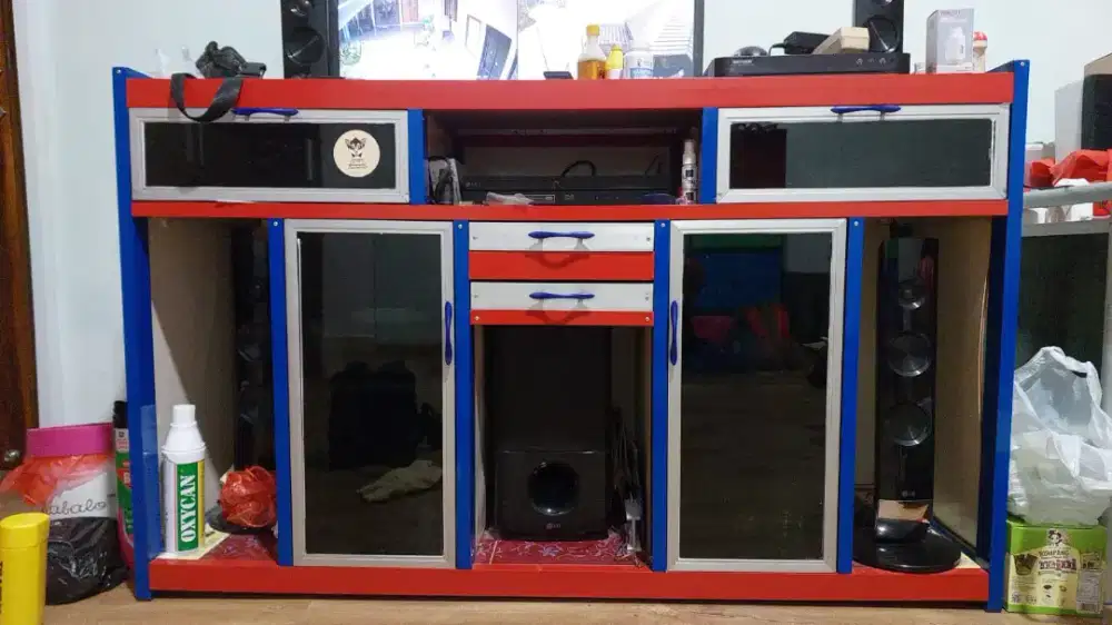 Rak komputer dan meja belajar