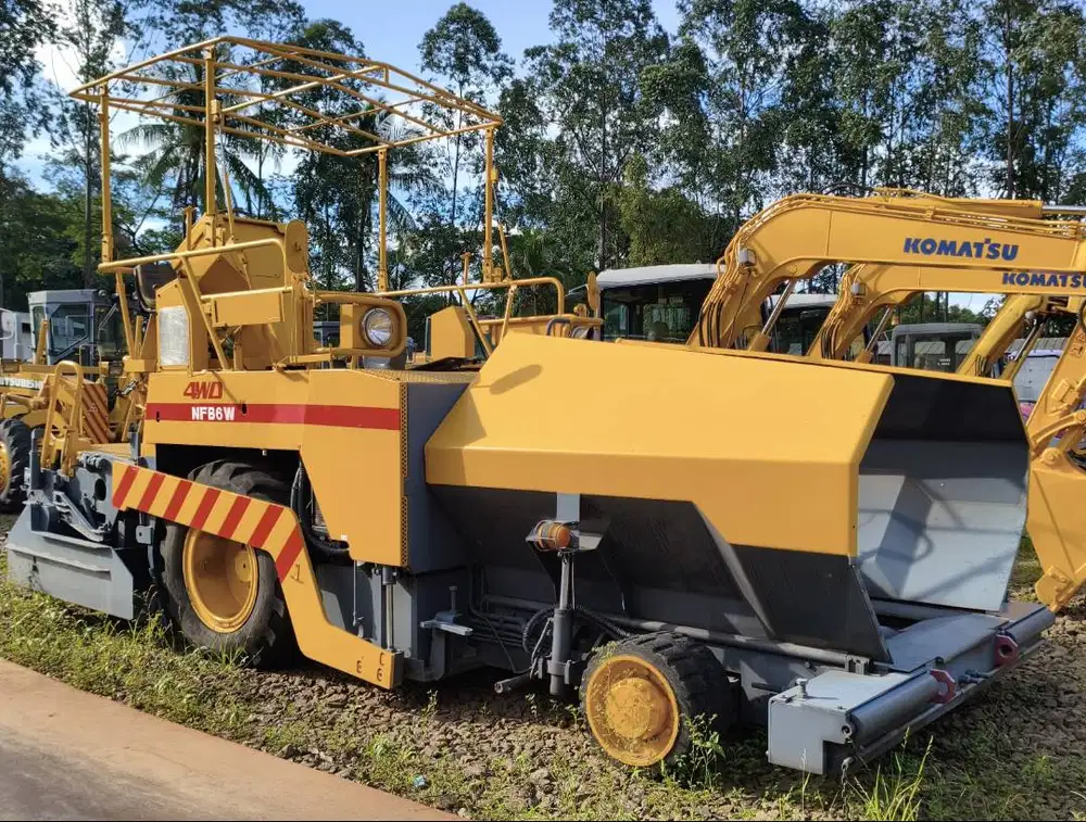 Dijual Asphalt Finisher Niigata NFB6W