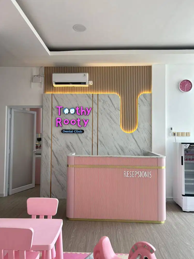 Meja Resepsionis Klinik Gigi (custom)