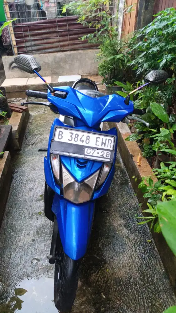 Beat Fi Warna biru putih