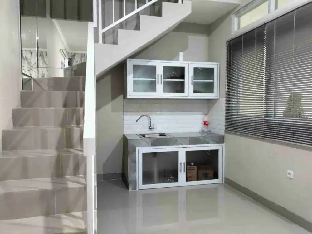 Rumah Baru 2 Lantai Dalam Gang di Matraman Jakarta Timur