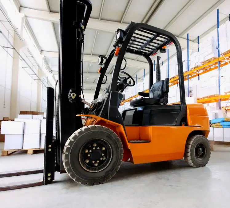 Loker operator forklip