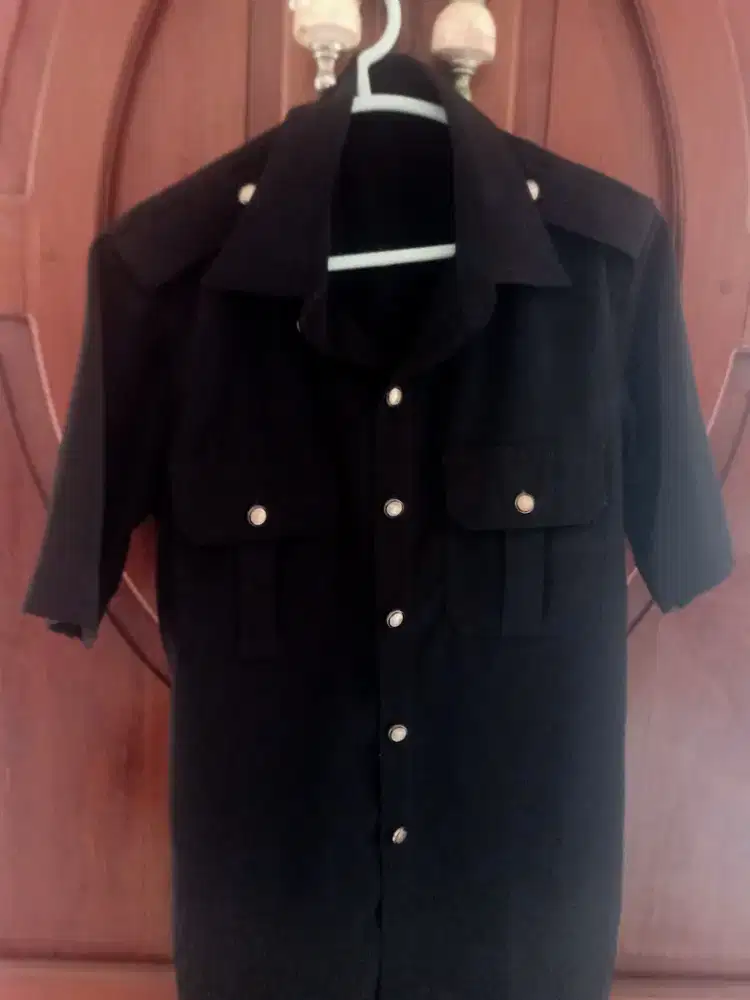 Baju safari lengan pendek