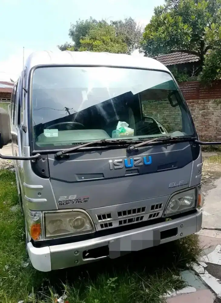 Isuzu minibus thn 2013