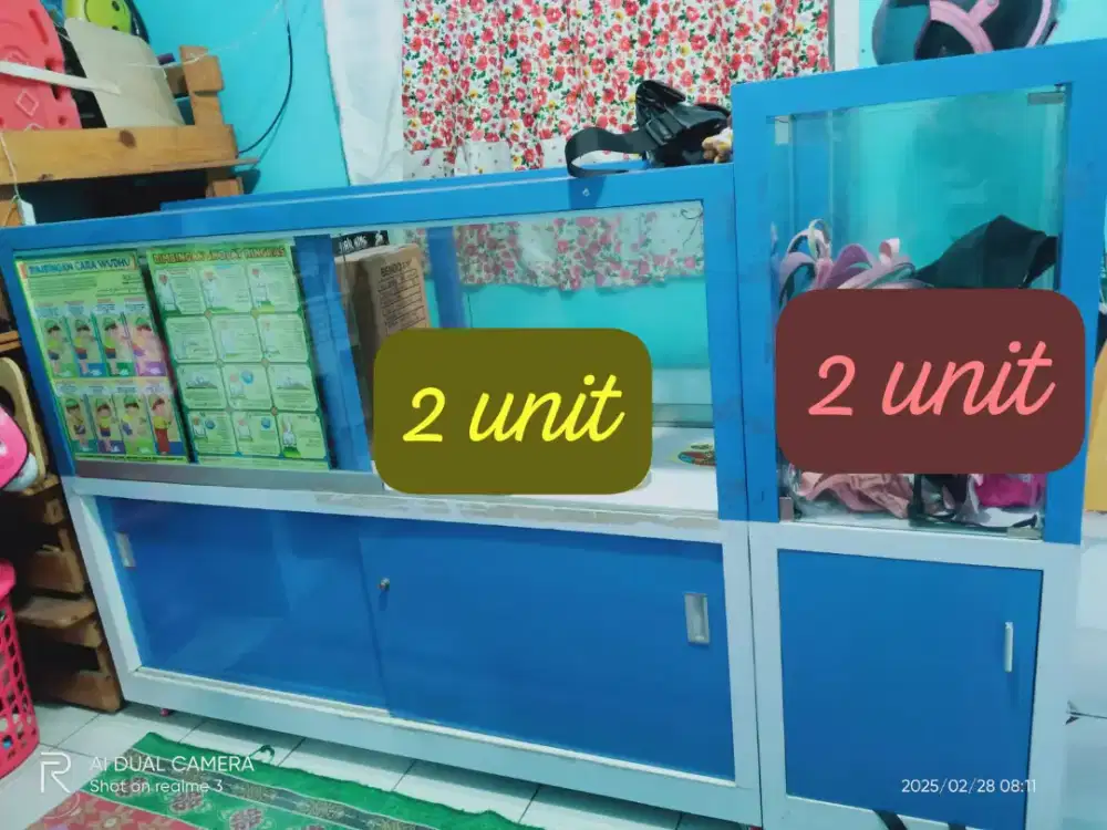 Etalase bekas jualan Jam tangan