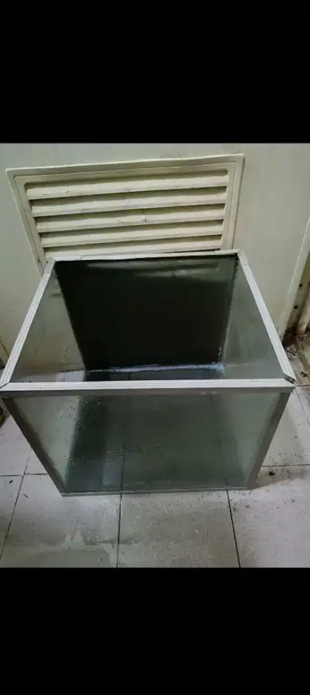 Dijual Borongan 3 aquarium dan 1 box filter  siap pakai