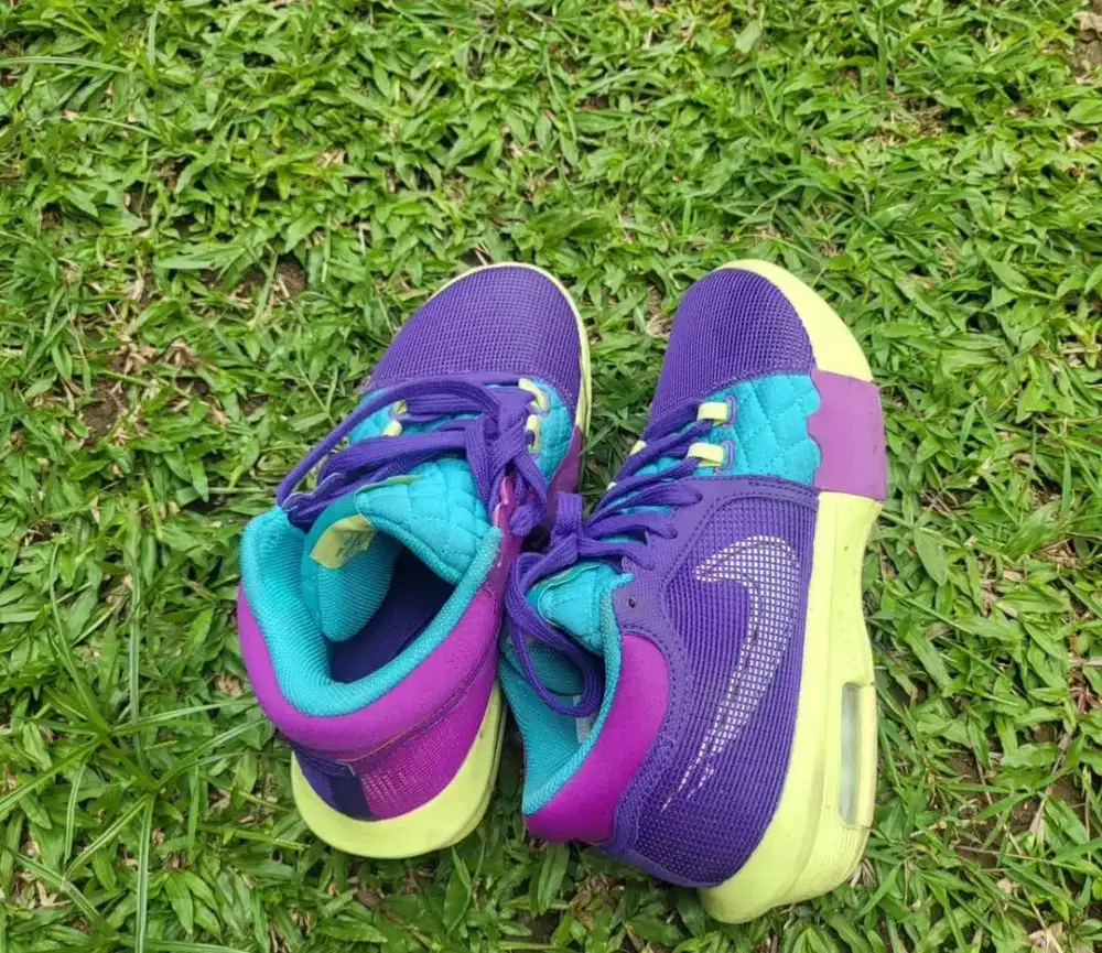 Sepatu basket NIKE (ORI)