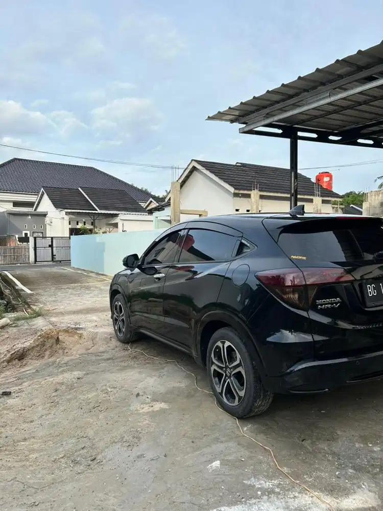 HR-V Prestige 1.8 tahun 2015