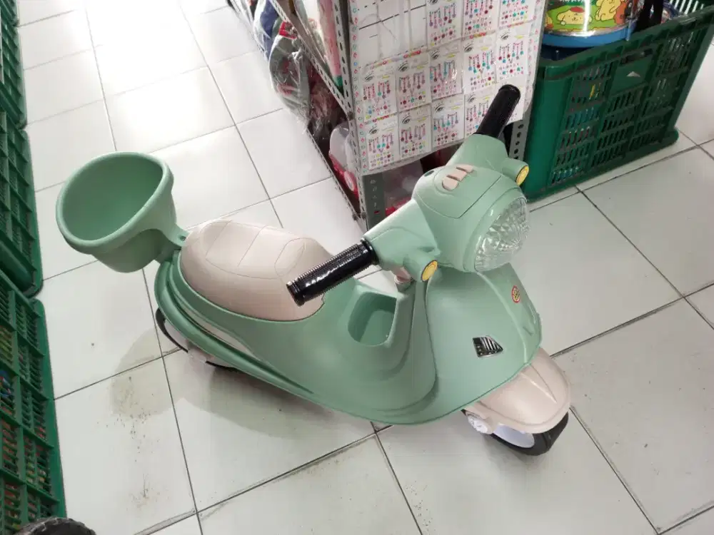 Mainan Anak Vespa Naik Musik