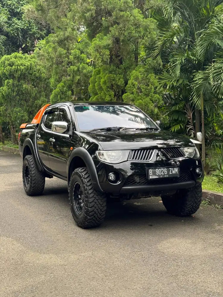 Jual Cash Mitsubishi Strada 4x4 2.5 Exceed AT 2008