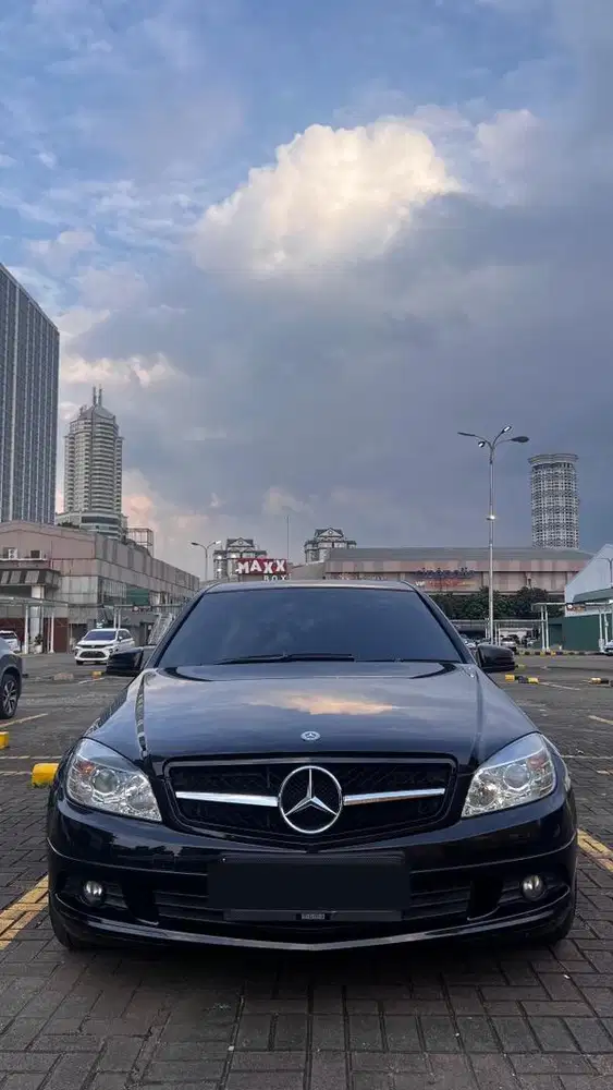 Mercedes-Benz C200 CGI LOW KM