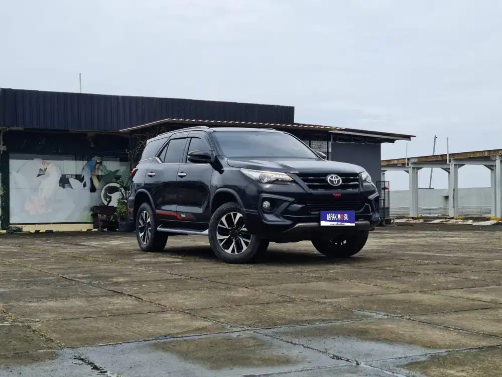 Toyota Fortuner 2.4 VRZ TRD AT Diesel 2018 Hitam KM 81RB