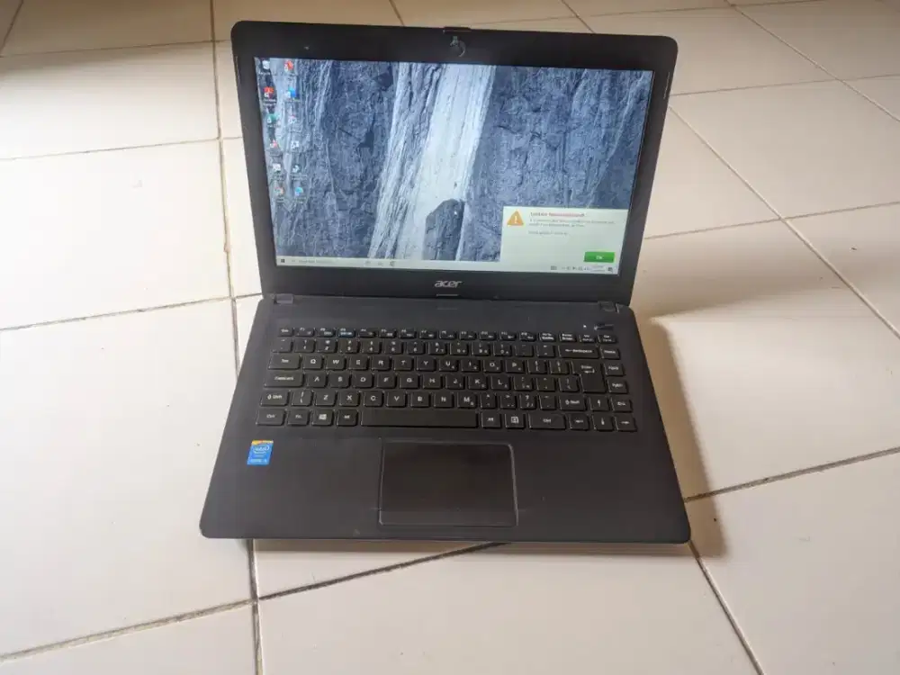 Laptop Acer mulus tipis segel pabrik