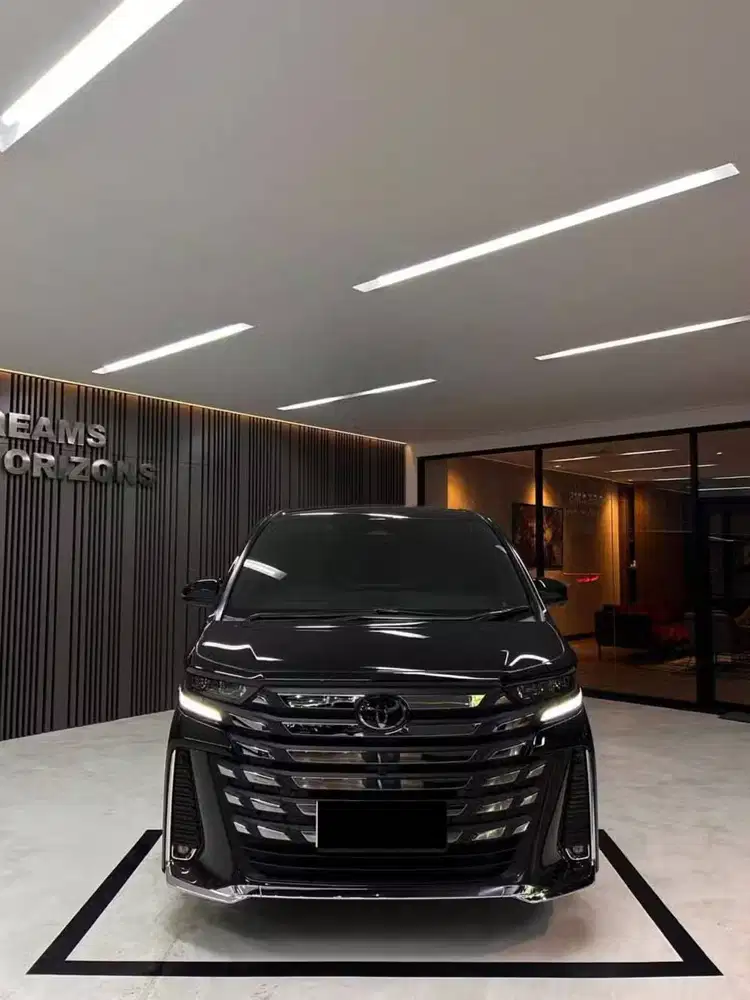 Toyota Vellfire 2.5 HEV Hybrid VIP Executive Lounge 2024 Black Hitam