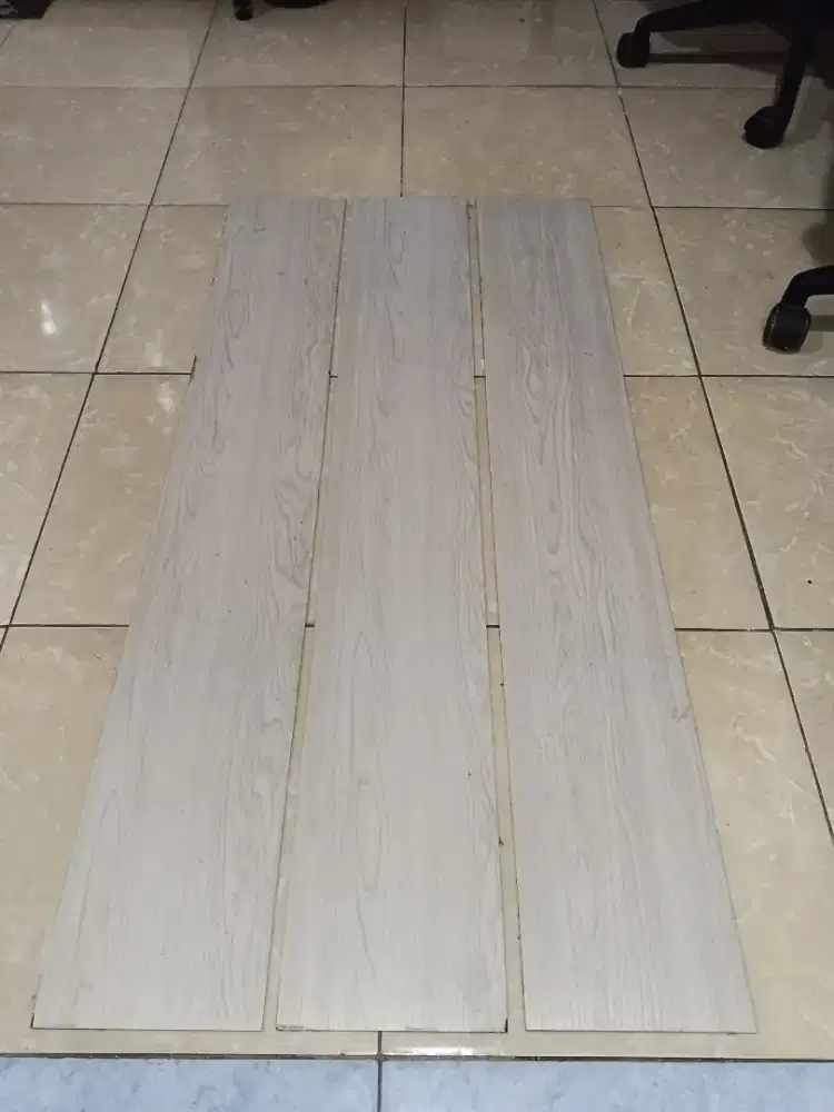 Vinyl lantai motif kayu oak bekas mulus