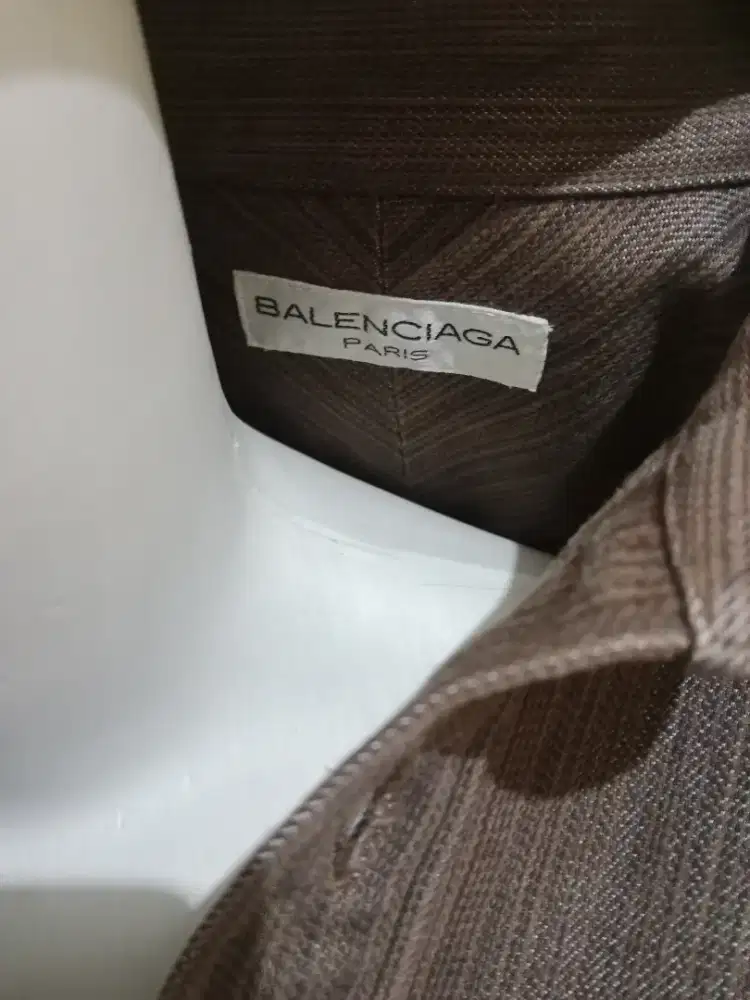 Kemeja branded BALENCIAGA
