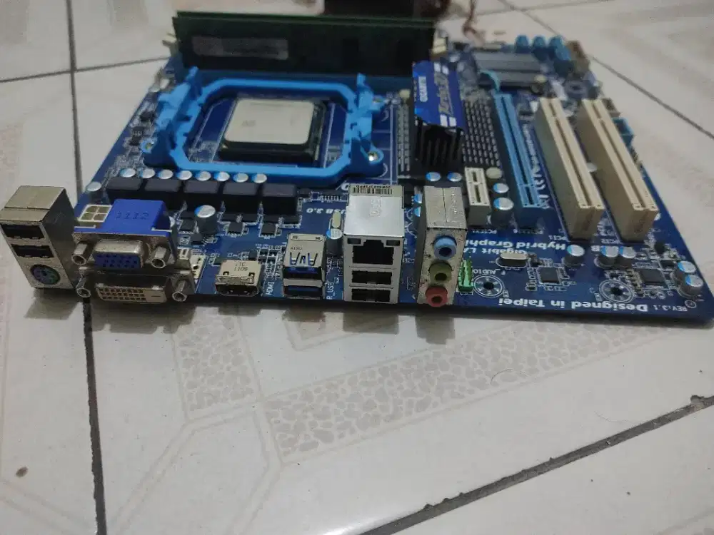 PC AMD Phenom II X6 AM3+