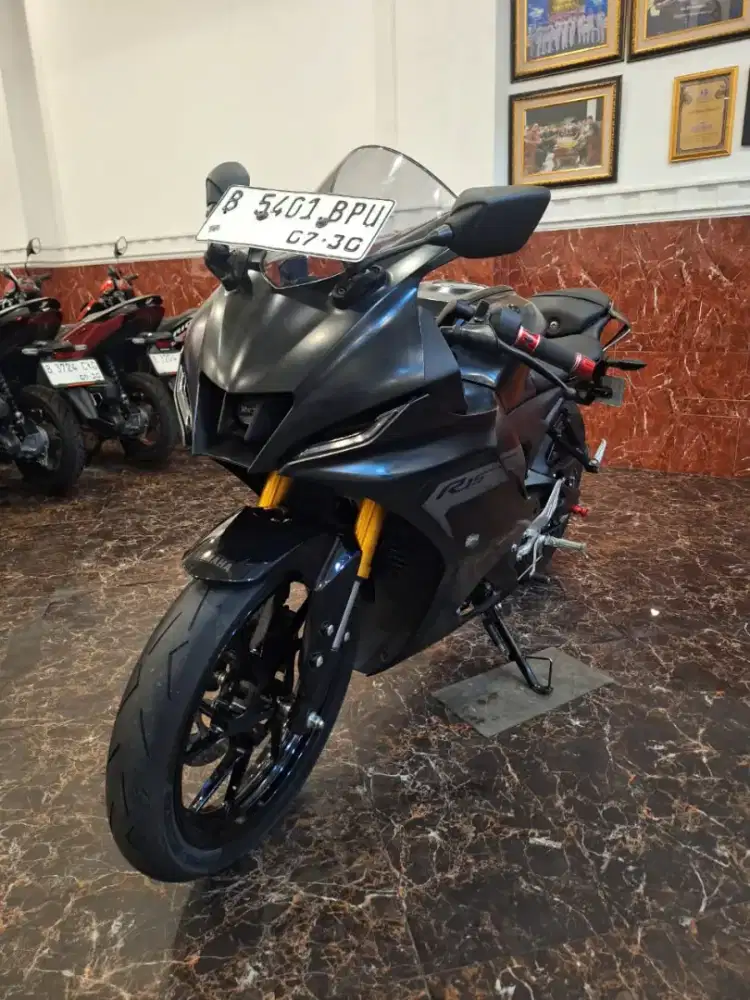 DP 1JT YAMAHA R15 V4 TH.2025 BISA TUKARTAMBAH MOTOR MULUS KY BARU BOS