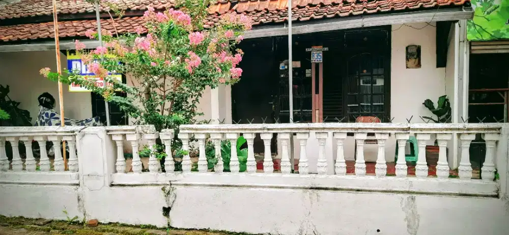 Dijual cepat Rmh bangunan jadul Hoek di komplek vijayakusuma indah