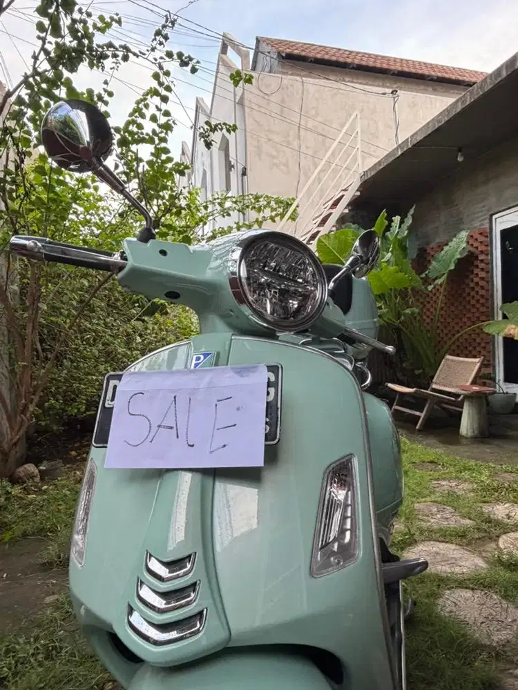 Jual Vespa GTS abs 150 - 2021 KM rendah 11,000 km - tinggal jalan
