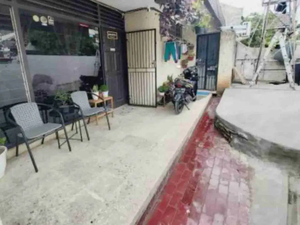 Dijual Rumah Tua Hook + Kios + Rumah Kontrakan