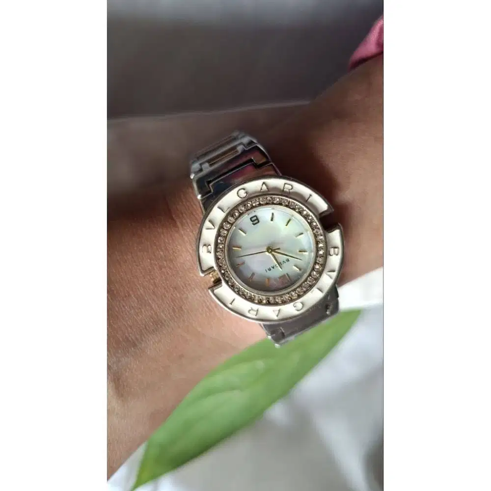 Jam Tangan Vintage kecil dan bulat