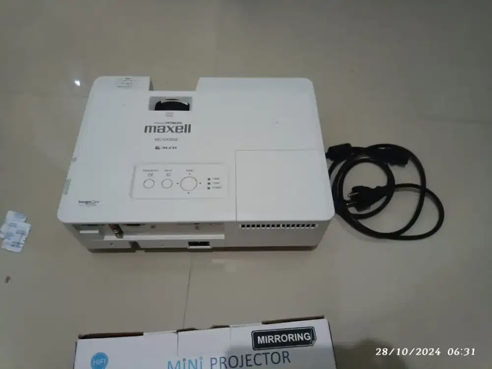 Proyektor maxell MC-EX303E