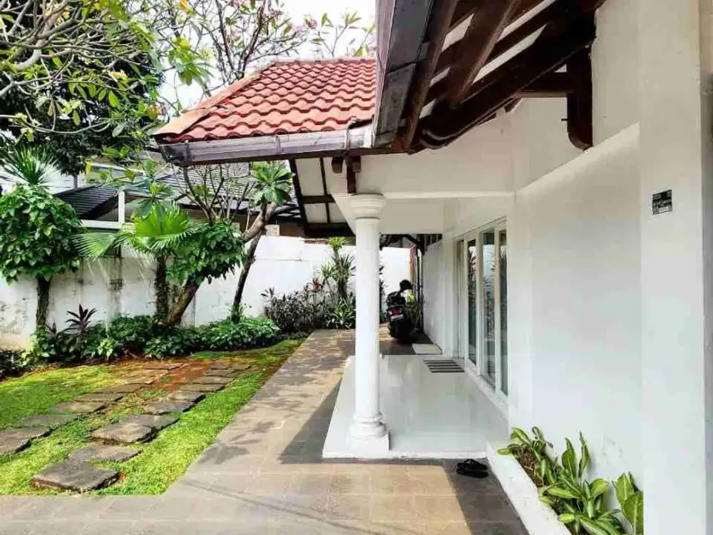 rumah lama 1 lantai area seloang dekat SCBD