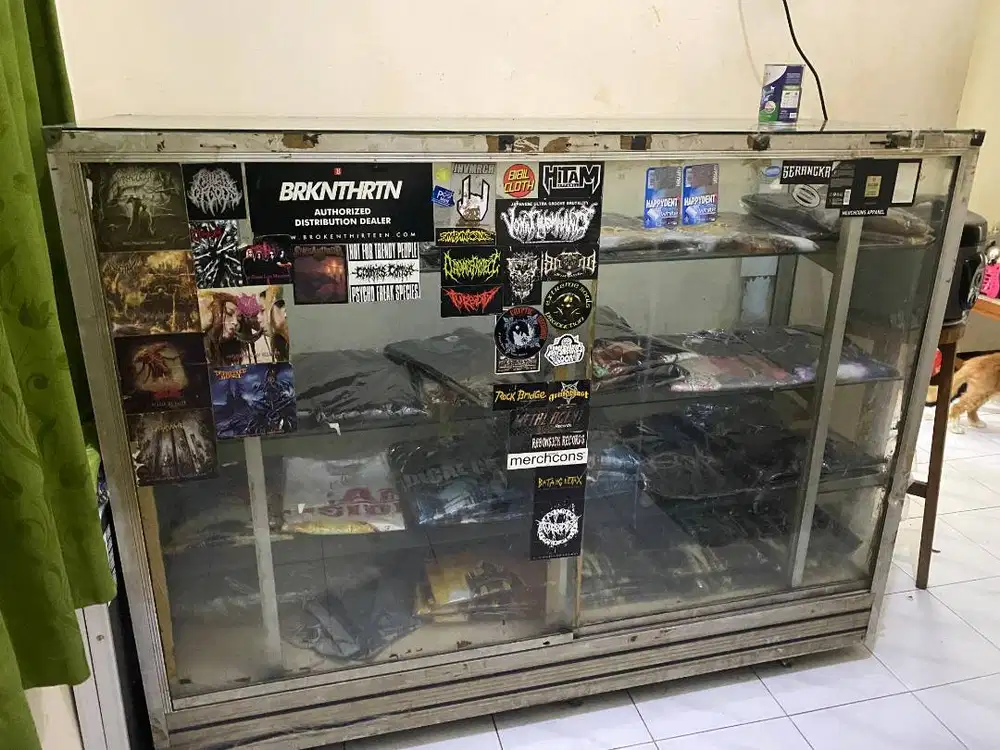 Jual Etalase Brkas pakai