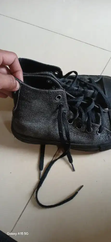 Sepatu converse ori