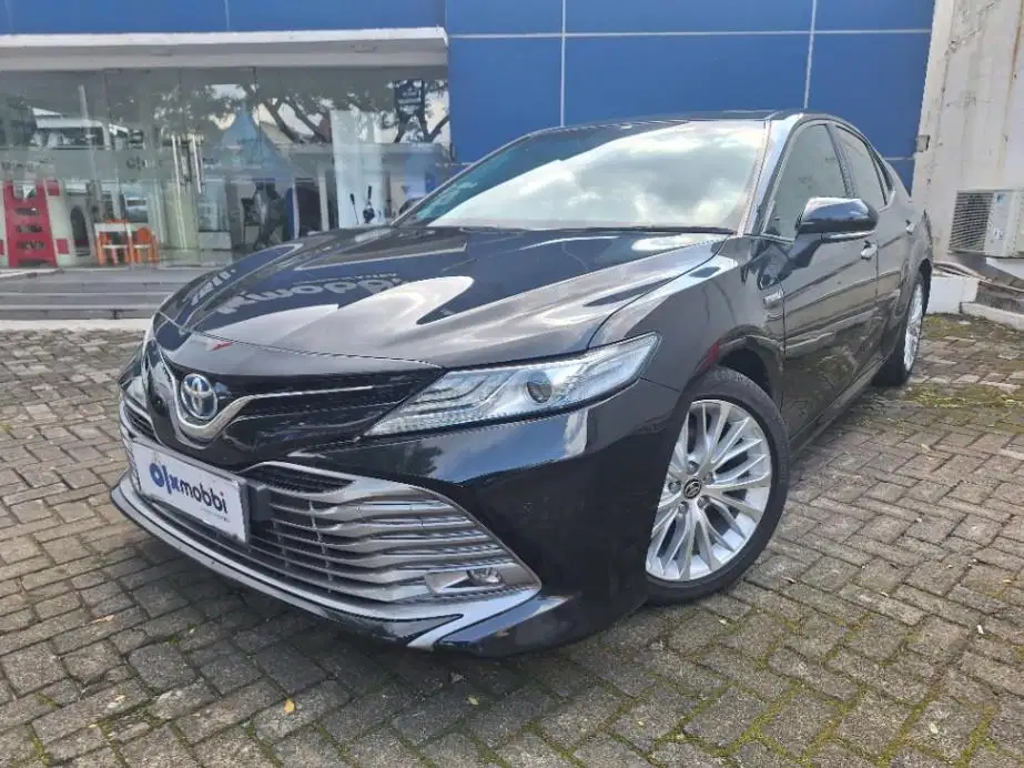 DP MURAH Toyota Camry 2.5 Hybrid-AT 2020 Hitam CSARB