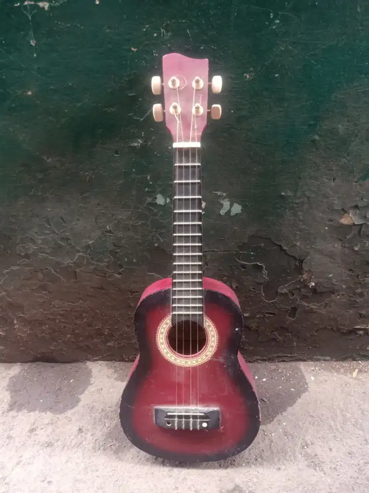 Gitar kecil senar 4