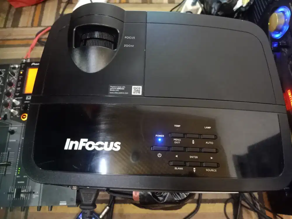 INCinfocus 114a siapa pakai. Kelengkapan kabel tas