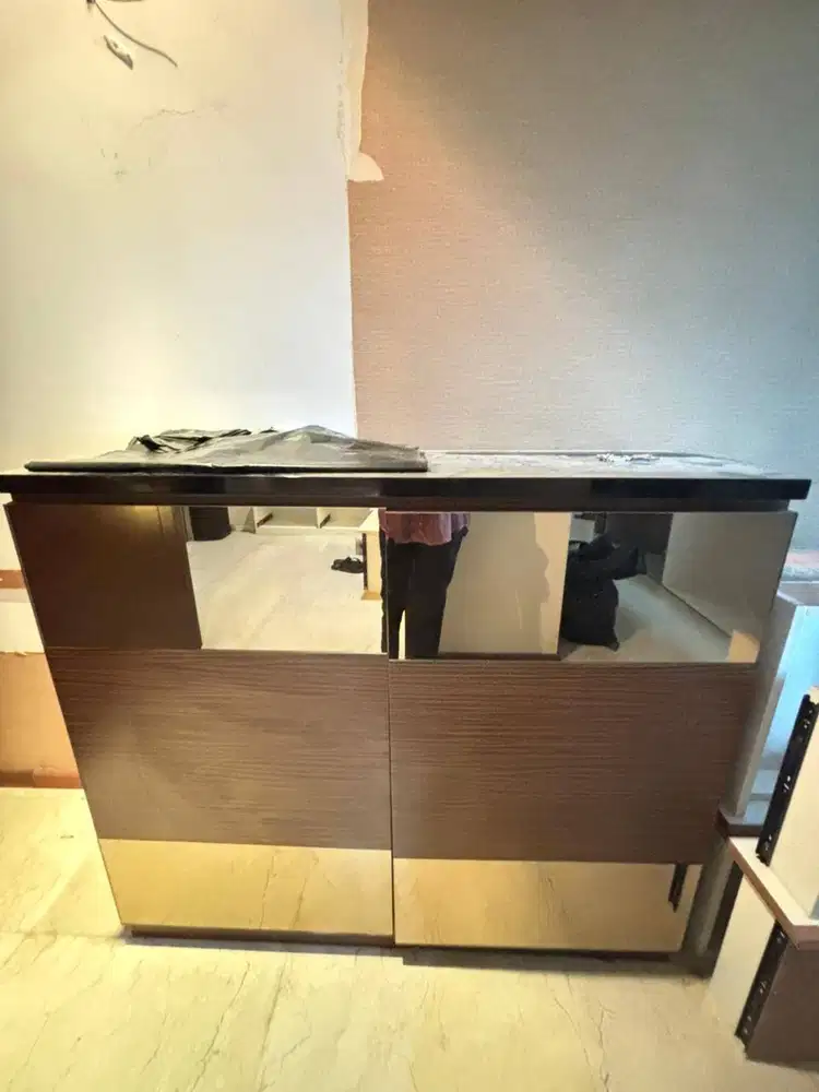 Lemari Sepatu Minimalis Kayu Pintu Kaca