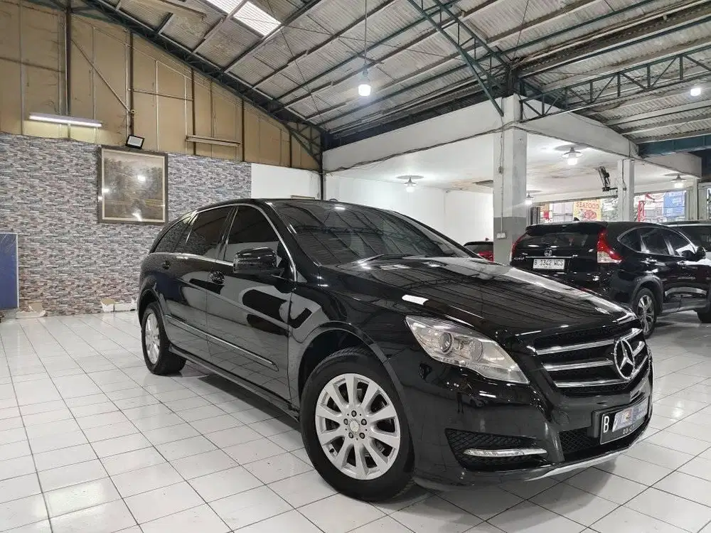 (Slow KM) Mercedes Benz R 300  Sunroof 3.0 Bensin AT 2011 Hitam