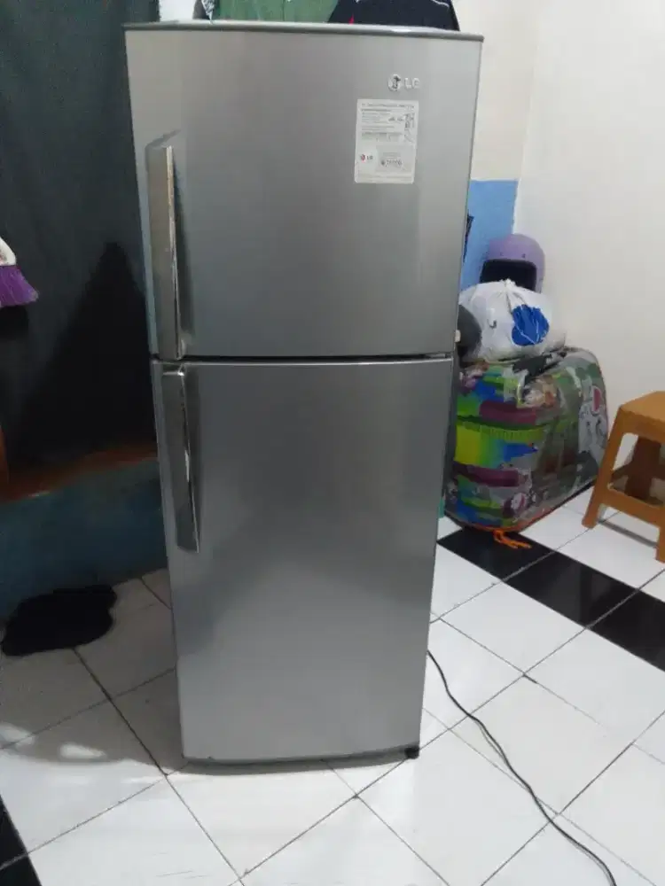 Kulkas 2 pintu merk LG di jamin masih orsinil