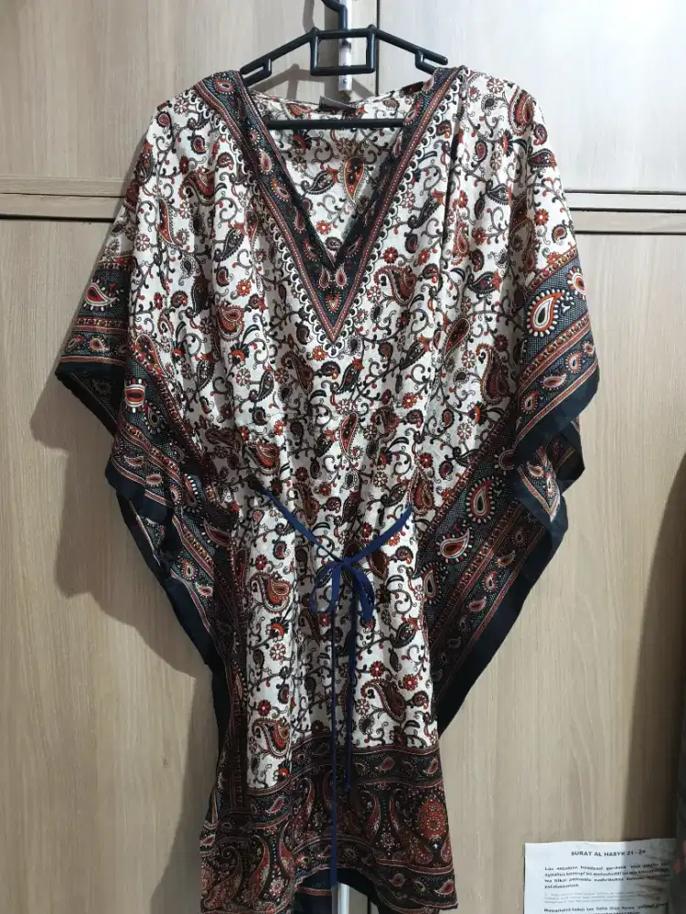 Atasan motif semacam batik (import)