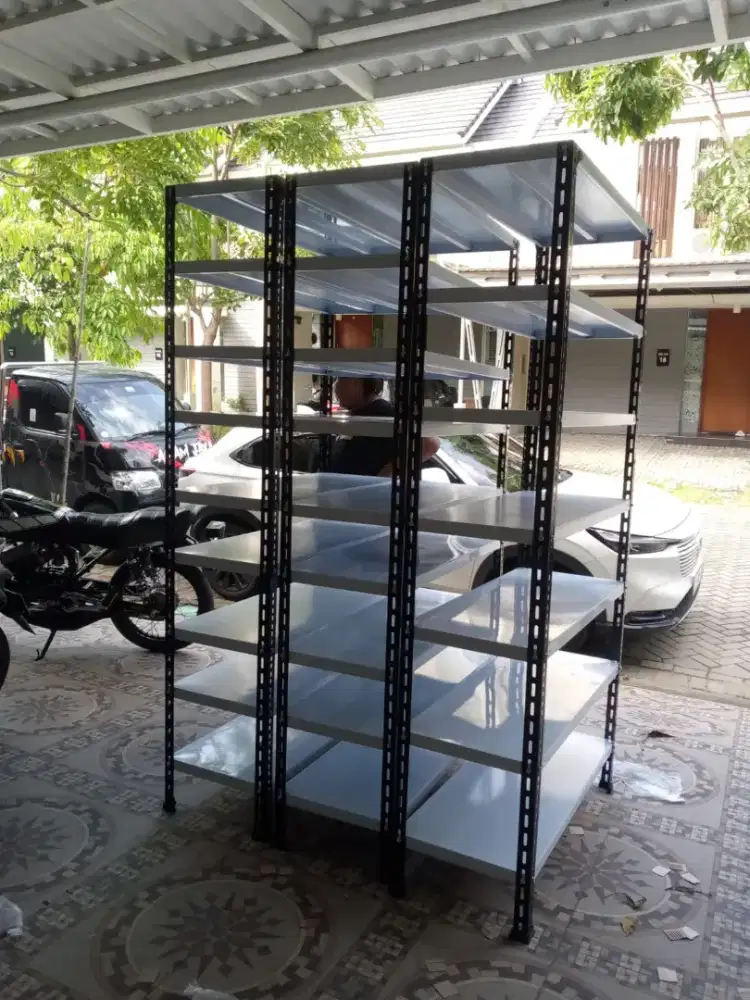 Rak besi rak siku lubang