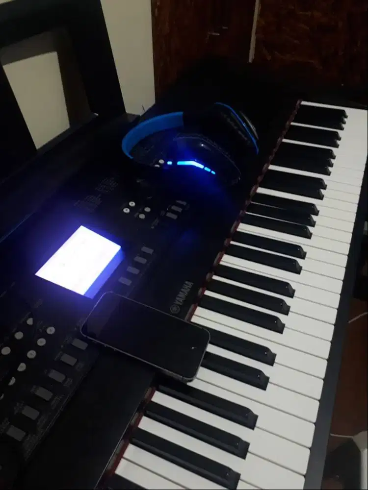 YAMAHA GRAND PIANO DGX-650