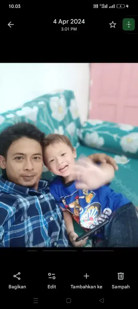 Pria cari kerja apa saja