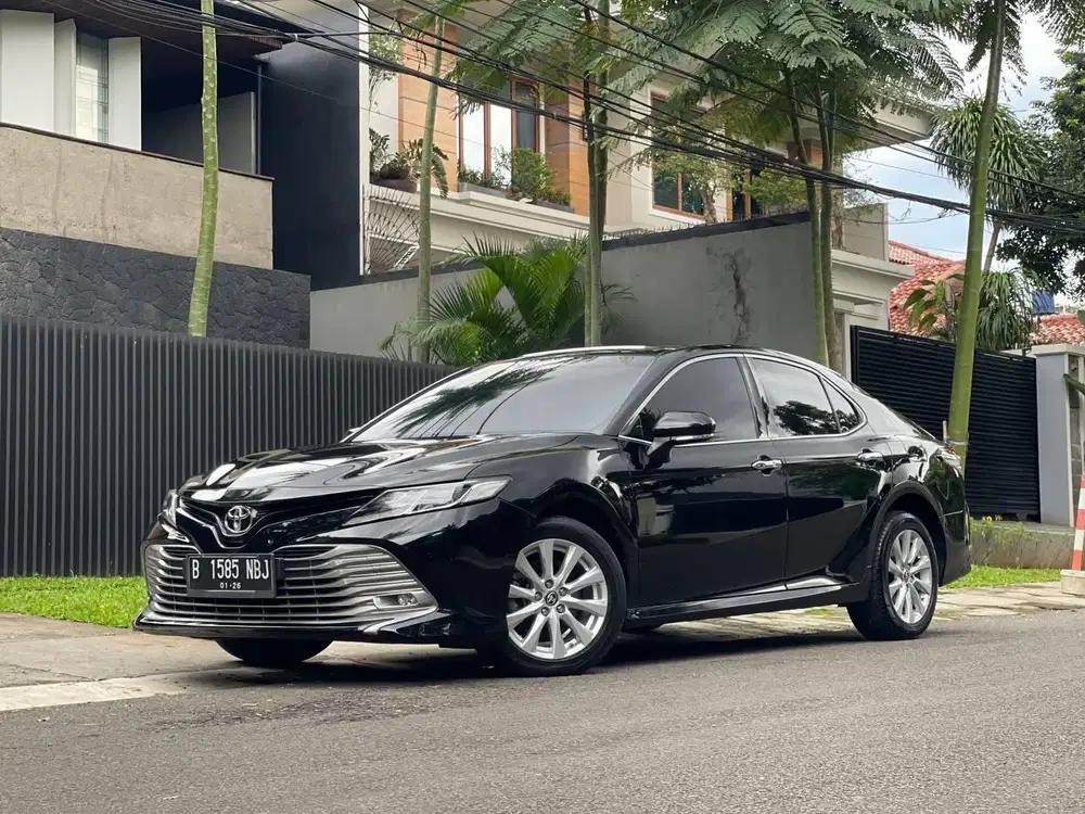 Toyota Camry 2.5 V AT 2020 Hitam metalik
