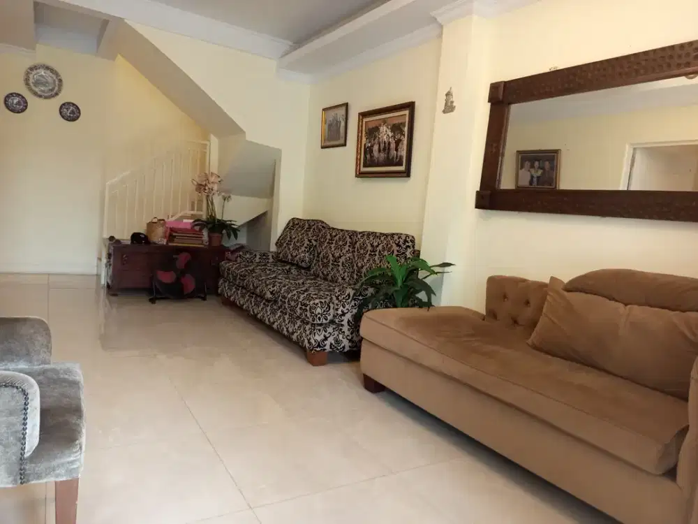 Dijual rumah siap huni di komplek Cinere, 1 km dari pintu tol limo