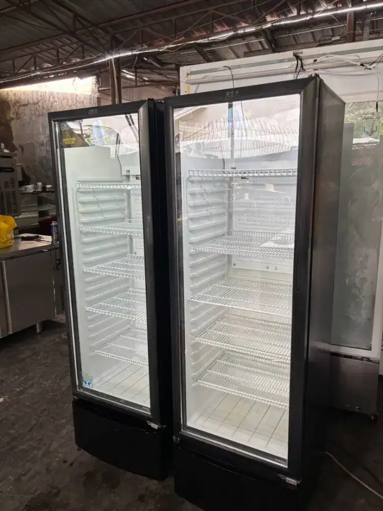 Showcase rsa 1 pintu 290 liter 5 rak
Hrg 2,8 jt 

Stok 1 unit