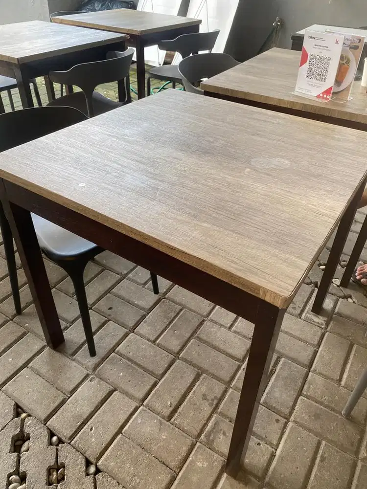 Meja untuk usaha cafe