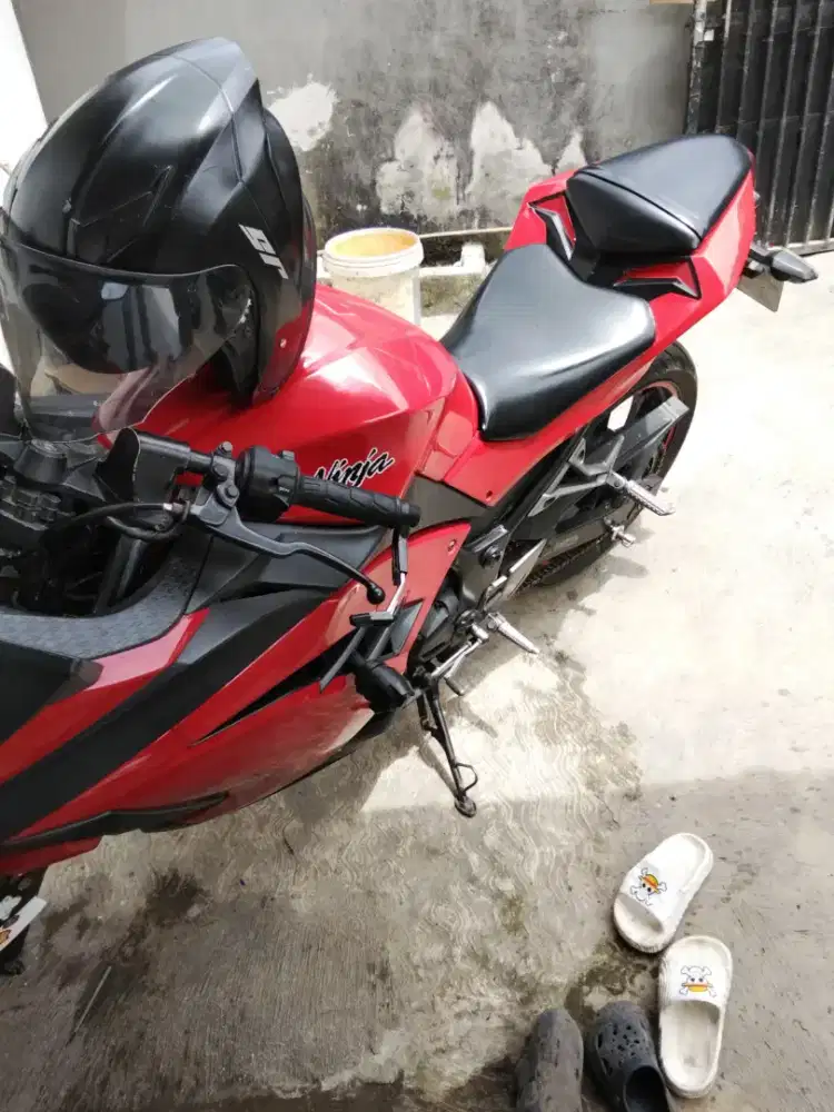 Di jual motor Kawasaki ninja 250