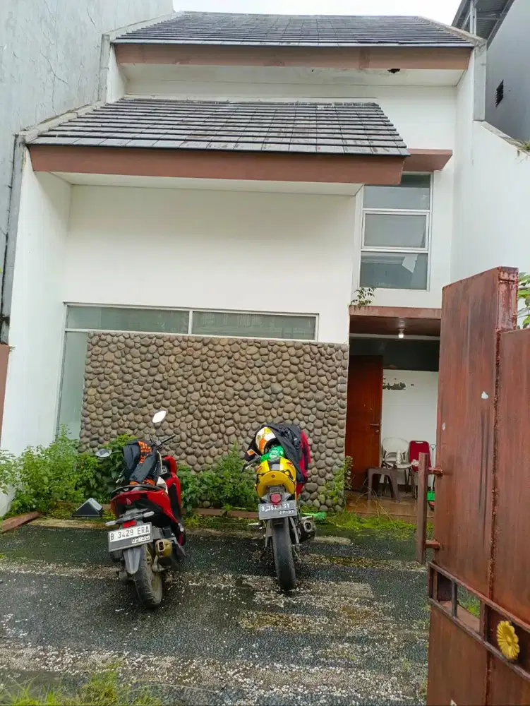 Bangunan Kantor Dan Tempat Tinggal